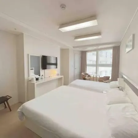 Hotel With Busan Exterior photo