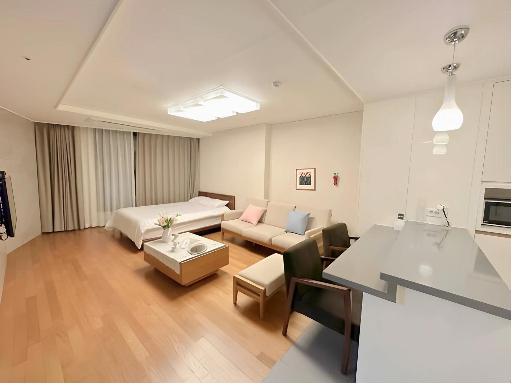 With Appartement Busan